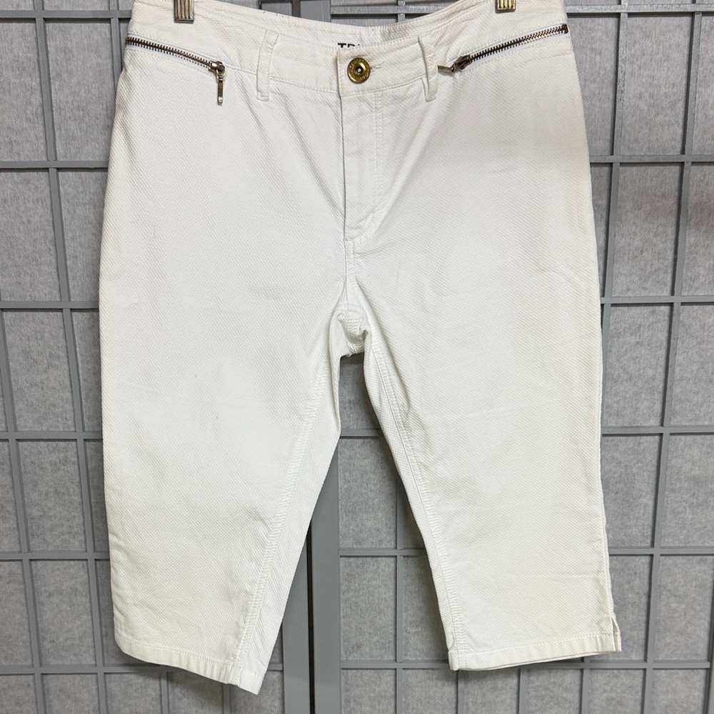 Tristan White Flat Front Women’s Shorts, Size 2